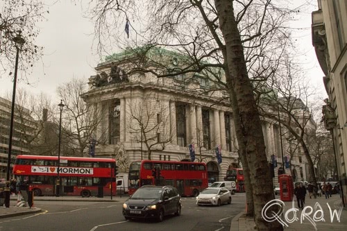Harry Potter in Londen (2017) ; Australia House - Gringotts Bank | foto 4 Harry Potter in Londen (2017) ; Austriala House, High Commission of Australia London, Gringotts Bank, Bus | foto 4