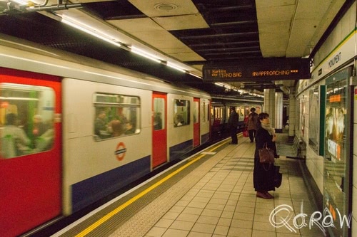 Harry Potter in Londen (2017) ; Monument station | foto 8 Harry Potter in Londen (2017) ; tube, metro, city, district line, underground | foto 8