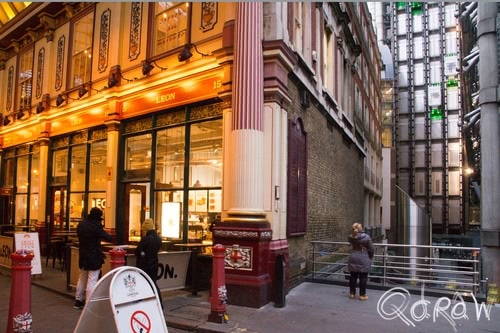 Harry Potter in Londen (2017) ; Constrast between City and Leadenhall Market | foto 10 Harry Potter in Londen (2017) ; the pen shop, Gracechurch Street, Victorian Market, Diagon Alley, Wegisweg, Weg-is-weg | foto 10