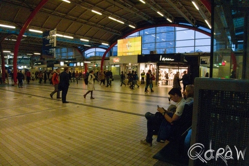 Responsive design ; Mobiel op Utrecht Centraal | foto 1 Responsive design ; mobiel, utrecht centraal, station, i am | foto 1
