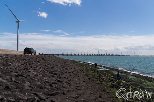 Veere en de Deltawerken ; Visser aan de Oosterschelde | foto 6 Veere en de Deltawerken ; Oosterscheldekering, zeeland, werkeiland, westerscheldekering, westerschelde | foto 6