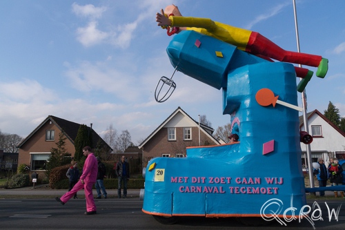 Carnaval Klarenbeek 2015 ; spektakel, c.v. deurdonders, carnaval houd ons zoet, met dit zoet gaan wij carnaval tegemoet, Klarenbeek, Carnaval | foto 5
