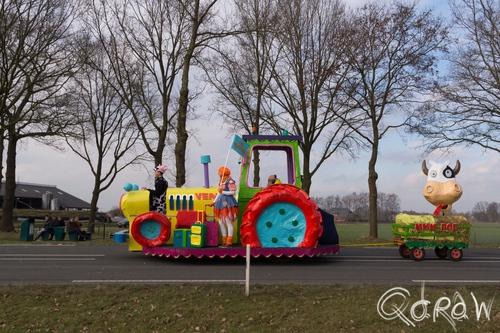 Carnaval Klarenbeek 2015 ; de flauwe grap, het kan altijd trekker, Klarenbeek, Carnaval | foto 7