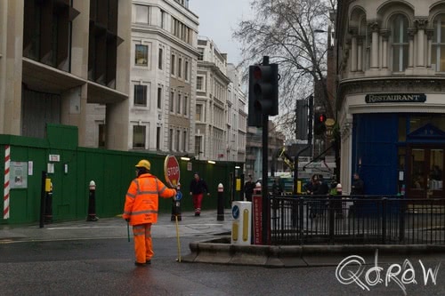 City of London (2017) ; stop, men, restaurant, city of london | foto 3