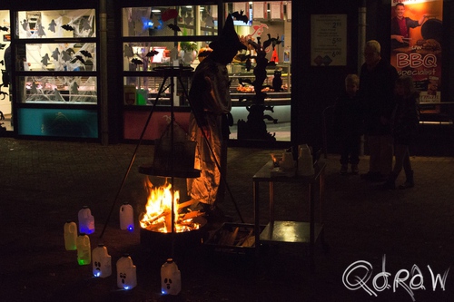 Haloween Twello Centrum ; heksenketel, pompoensoep, buurman | foto 3