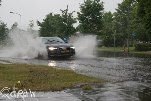 Hoosbui zet straten van Twello blank (20 juni 2013)