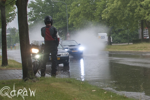 Hoosbui zet straten van Twello blank (20 juni 2013)