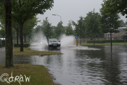 Hoosbui zet straten van Twello blank (20 juni 2013)