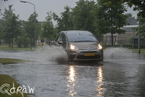 Hoosbui zet straten van Twello blank (20 juni 2013)