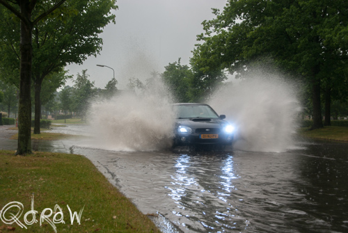 Hoosbui zet straten van Twello blank (20 juni 2013)