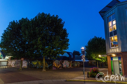 Nieuwbouw Twello (augustus 2014) ; Twello, van Ghentstraat, oude bank, nieuwbouw, FaunaLand Twello, avond | foto 3