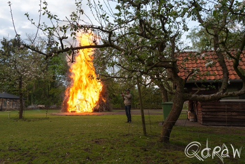 Paasvuur Emst 2014 jan-reinder, appelboom, paasvuur, han | foto 2