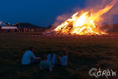 Paasvuur Teuge 2014 teuge paasvuur, vuur, pasen, mensen zitten, fire, eastern | foto 1