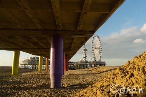 Pier bij Scheveningen (2017) ; Gekleurde Palen, Scheveningen, Den Haag, Strand, badplaats, Pier | foto 1