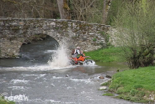 Motor in dorp Vresse | Vakantie Vresse sur Semois