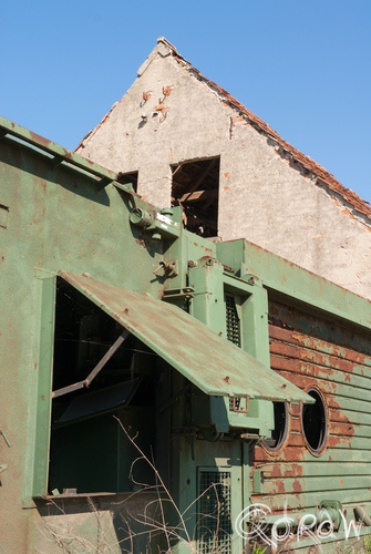 Vakantie Blankenhagen (Duitsland) mei 2014 groen, klapraam, onbewoonbaar huis, roest | foto 4