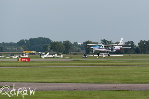 Vliegveld Teuge (2013), ph-jmp, Stichting Nationaal Parachutisten Centrum Teuge, 1 TPE331-12JR (turbinemotor), Cessna 208B, teuge, vliegtuig, motor