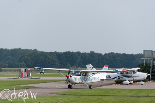 Vliegveld Teuge (2013), ph-lpo, Reims F172M, 1 O-320-E2D (zuigermotor), O.G. van der Zee, vliegtuig, tanken, ph-sts, Cessna 172R, Stella Aviation Charter B.V.