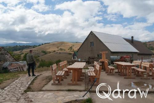 Balkan roadtrip dag 2: Pivameer (Montenegro) (2026), Etno Village Izlazak, Rudinice, restaurant, Etno Village Izlazak