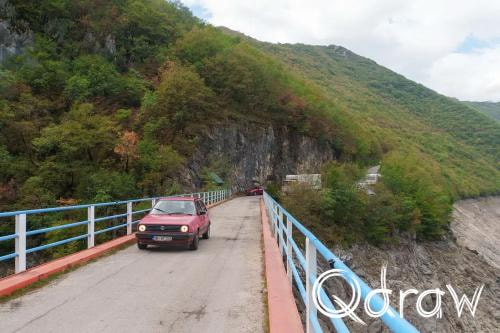Balkan roadtrip dag 2: Pivameer (Montenegro) (2026), Komarnica, Rudinice, Komarnica, water, Volkswagen Golf