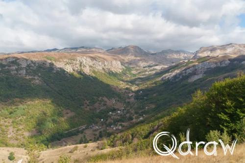 Balkan roadtrip dag 2: Pivameer (Montenegro) (2026), Dorp Boričje, Boricje, vallei