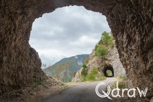 Balkan roadtrip dag 2: Pivameer (Montenegro) (2026), Tunnel - Grede, Grede, Piva, bergen, tunnel