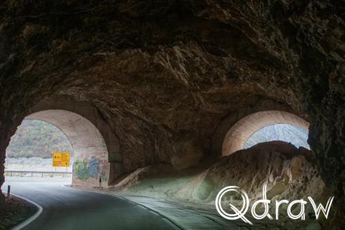 Balkan roadtrip dag 2: Pivameer (Montenegro) (2026), R16 - Tunnels, R16, Pluzine, bergen, tunnel