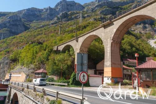 Balkan roadtrip dag 6: van Sarajevo naar Mostar (2026), Donja Jablanica, Donja Jablanica, spoorbrug, roadtrip