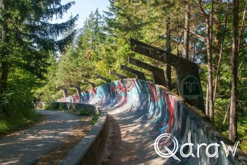 Sarajevo kabelbaan en olympische bobsleebaan op Trebević (2026), Bobsleebaan, Bobsleebaan, Sarajevo, Trebevic, Graffiti