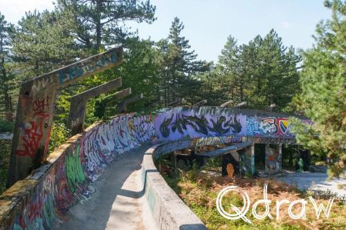 Sarajevo kabelbaan en olympische bobsleebaan op Trebević (2026), Bobsleebaan, Bobsleebaan, Sarajevo, Trebevic, Graffiti