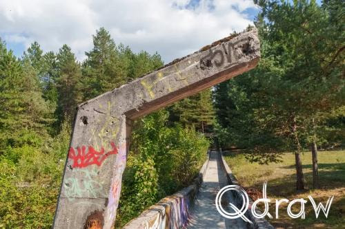 Sarajevo kabelbaan en olympische bobsleebaan op Trebević (2026), Bobsleebaan, Bobsleebaan, Sarajevo, Trebevic, Graffiti