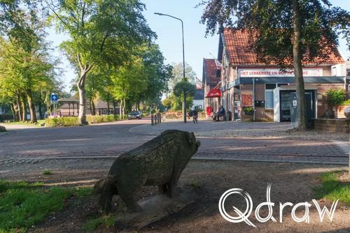 Veluwe Zwerfpad Etappe 15 van Hoenderloo naar Loenen (2026), IJs van Co - wild zwijn - beekbergen, ijs van co, ijs, beekbergen, wild zwijn, Veluwe Zwerfpad, Etappe 15, beeld, standbeeld